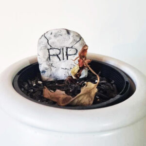 Mini tombstone for plant pot